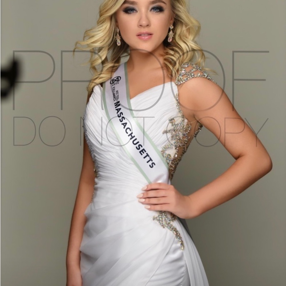 White Johnathan Kayne pageant evening gown